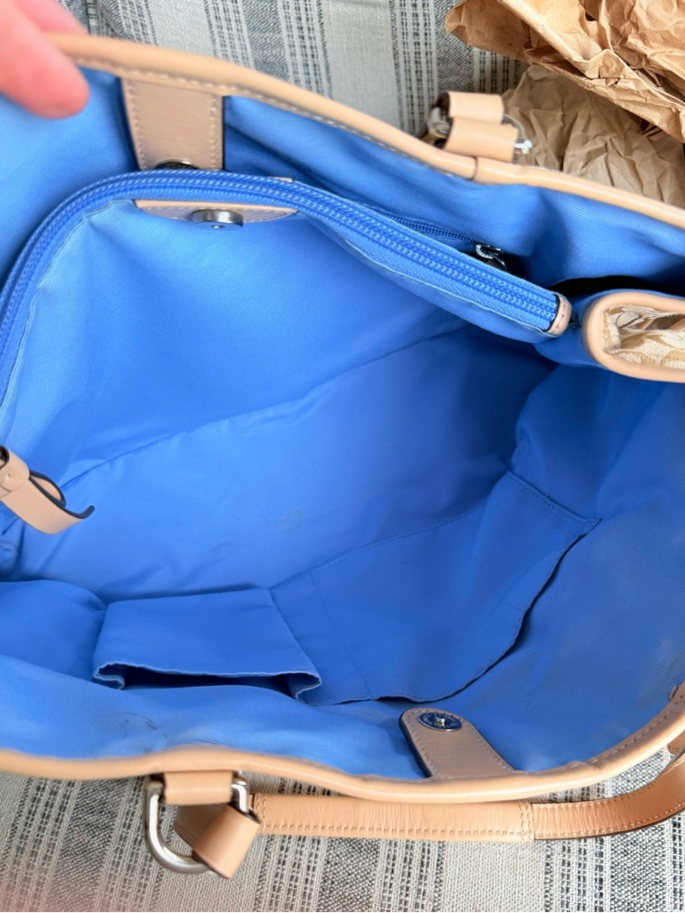 Coach Beige Signature Canvas Tote with Blue Stripe and Original Hang Tags - Picture 7 of 9
